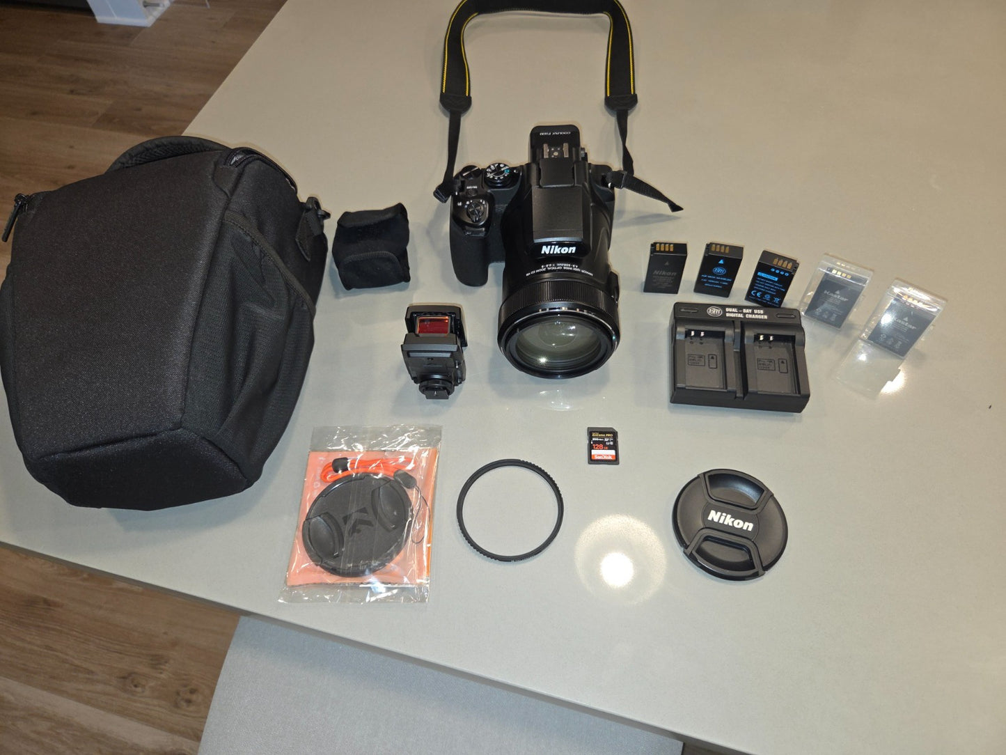 Nikon Coolpix P1100 / Red Dot / 128GB SD / Case / Filter / 5x Battery / Charger