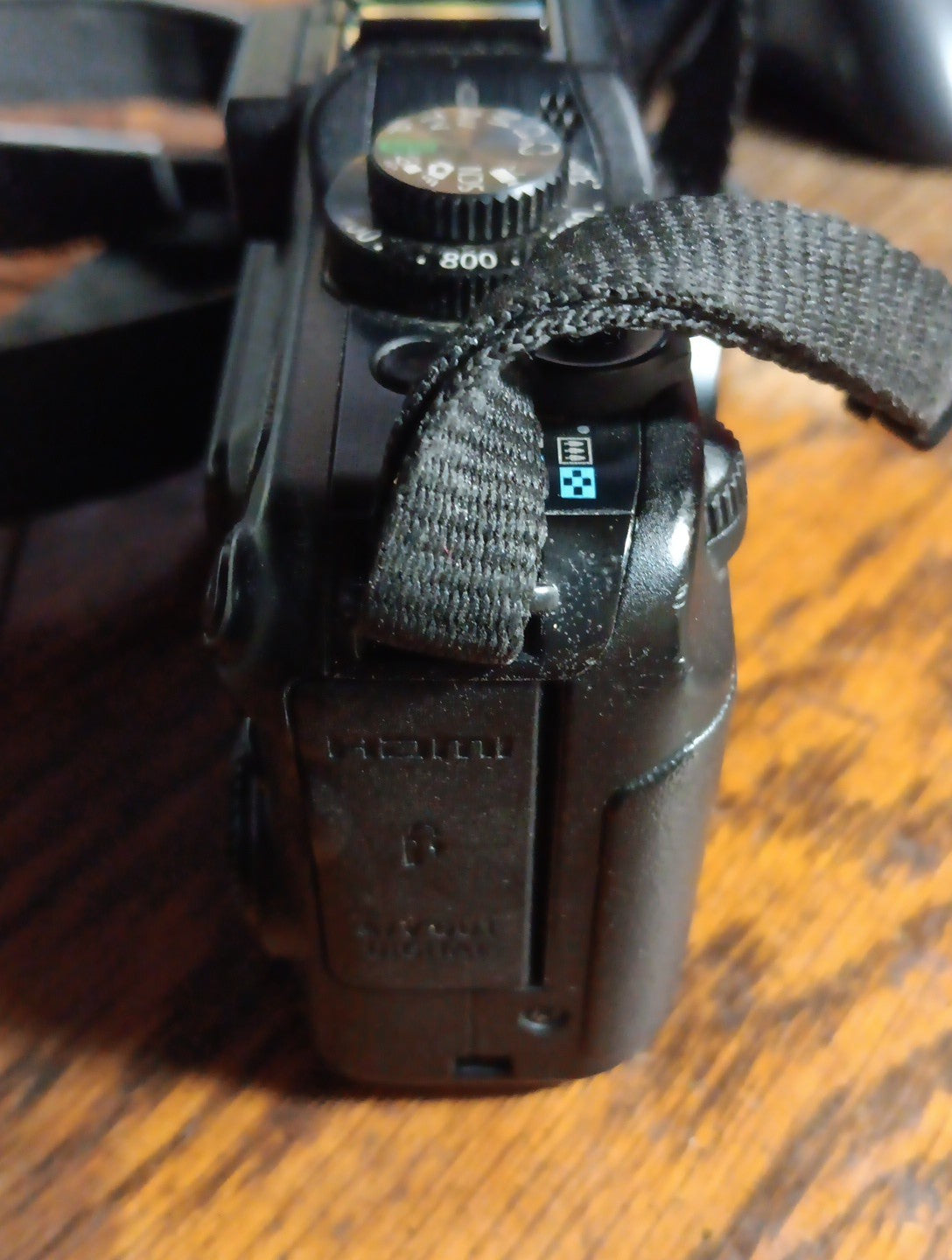 Canon Powershot G12 10MP, 3 Batteries, 2 Chargers, 2 Straps, 8gb SD, 2387 Shots