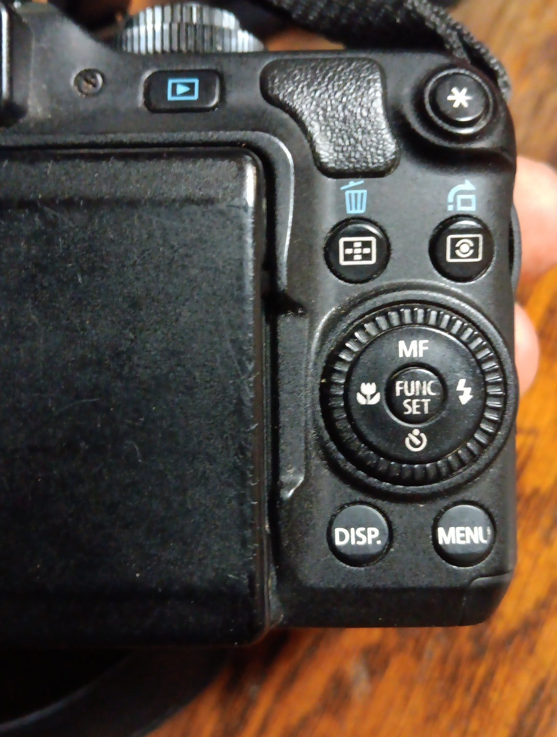 Canon Powershot G12 10MP, 3 Batteries, 2 Chargers, 2 Straps, 8gb SD, 2387 Shots