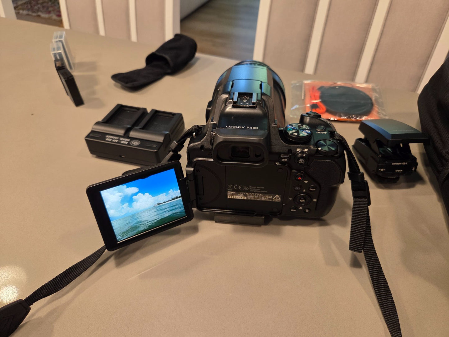 Nikon Coolpix P1100 / Red Dot / 128GB SD / Case / Filter / 5x Battery / Charger