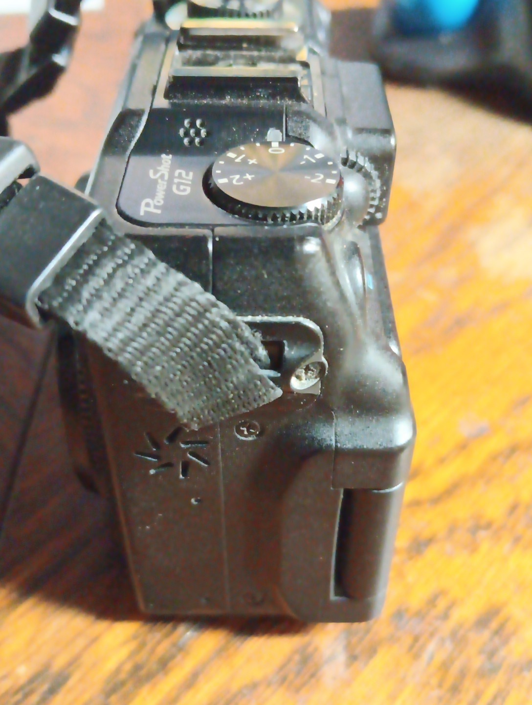 Canon Powershot G12 10MP, 3 Batteries, 2 Chargers, 2 Straps, 8gb SD, 2387 Shots