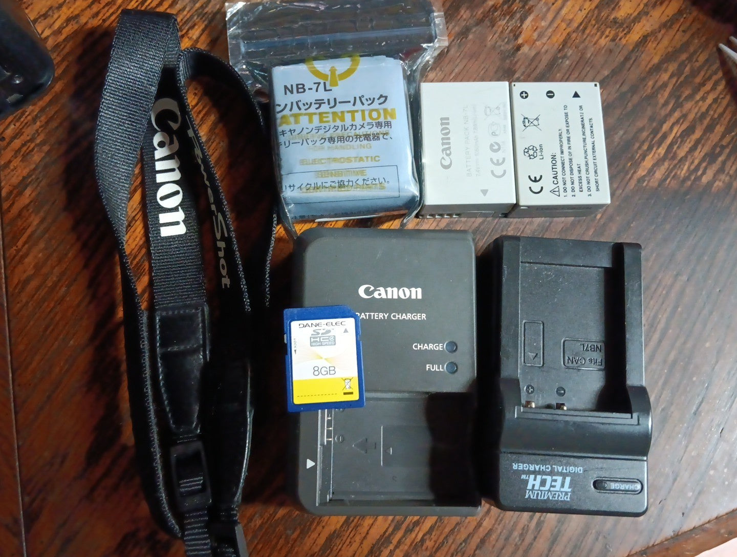 Canon Powershot G12 10MP, 3 Batteries, 2 Chargers, 2 Straps, 8gb SD, 2387 Shots