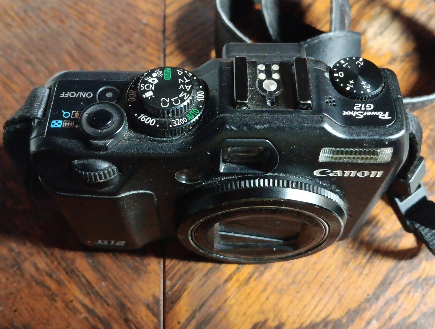 Canon Powershot G12 10MP, 3 Batteries, 2 Chargers, 2 Straps, 8gb SD, 2387 Shots